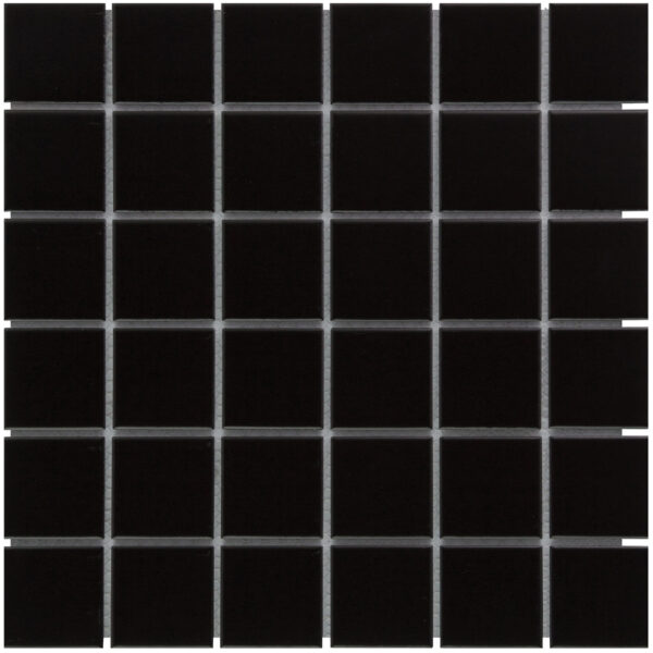 The Mosaic factory Barcelona -  zwart mat in licht betreedbare ruimte op de vloer